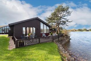 Keer Lodge a lakeshore haven Pine Lake Resort - 0