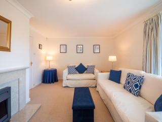 Bright Bungalow Near Town & Estuary with parking - 4