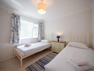 Bright Bungalow Near Town & Estuary with parking - 6