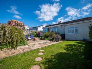 Bright Bungalow Near Town & Estuary with parking - 7