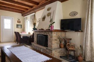 Quiet Two-Level Mountain Villa Dorothy, Polydrosos - 5