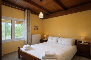 Quiet Two-Level Mountain Villa Dorothy, Polydrosos - 2