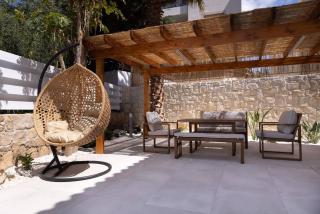 Bali-style One Bedroom Apt | Lighthouse Beach - 0