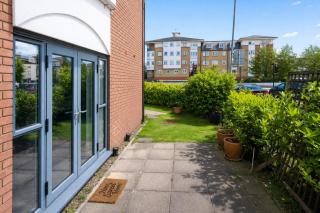 Stylish Garden Flat with Parking 20min to Central London - Sleep 6 - 1