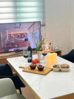 경기도 부천시 메종 드 연주, 김포공항10분, 방3개, 침대4개, 6인가족환영 - 0