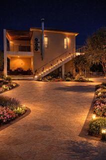 Olive Paradise Villa - Perfect Getaway with Pool by Villa Managers - 9