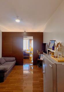 Air Residences Makati 1BR Condo for 2 to 4 Guests Near CBD City View - 1