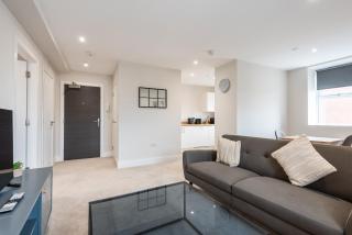 Modern 1BR City Centre Flat Near Hull Old Town - 1