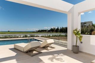 Geo's Luxury Villa - Private Pool - By the beach - 5