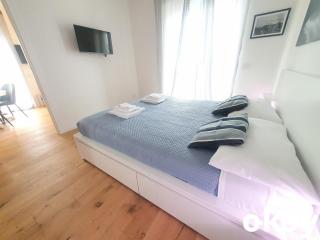 Bari Beachfront 1BR Terrace&Parking - 4