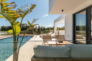 Geo's Luxury Villa - Private Pool - By the beach - 8