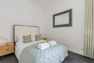 Stylish 1 Bed Leith Apartment Near Shore & Tram - 8