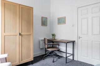 Stylish 1 Bed Leith Apartment Near Shore & Tram - 3