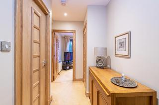 Central Apartment with Parking by Guestz - 1