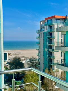 Acqua Santa 66 Summerland Apartments - 0