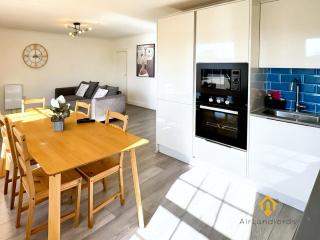 Unique 2 Bedroom Flat in the Heart of Reading! - 9