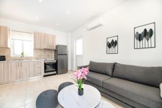 Azure Edge - Seafront View - Beach Stay - 8