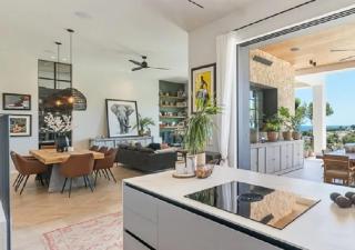 Villa is located in a residential area of Bendinat - 6