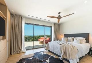 Villa is located in a residential area of Bendinat - 3