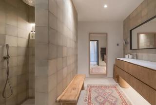 Villa is located in a residential area of Bendinat - 1