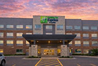 Holiday Inn Express and Suites Des Moines Downtown by IHG - 1