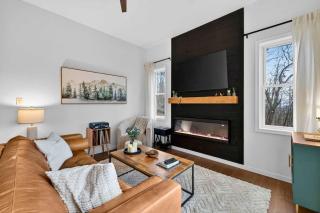 Modern Cabin Retreat w Hot Tub Sauna & Fire Pit - 1