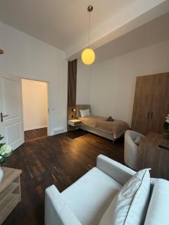 Jomi Stays - Kudamm - 2