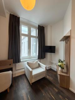 Jomi Stays - Kudamm - 1