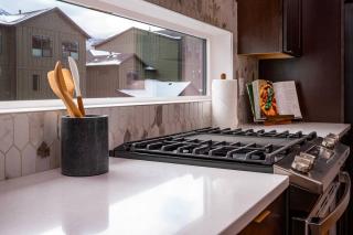 Modern Mountain Escape R5054Snowbasin Ski Getaway - 1