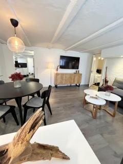 Grand Luxury Apartment Close to the Pedestrian Street - 9