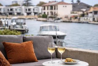 Luxury Canal Retreat with Private Jetty - 7