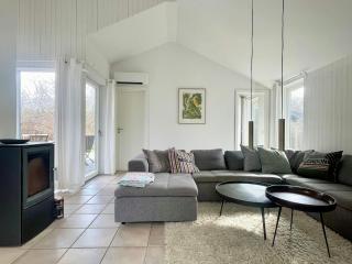 Architect-Designed Holiday Home By Forest - 3