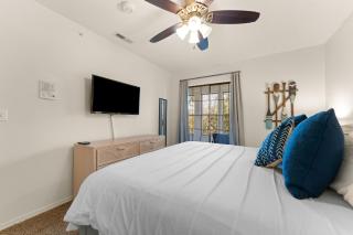 Luxury Lake Vacation at Emerald Pointe - 4