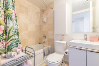 50 Floor 1 Bedroom Condo in the Heart of Downtown Toronto - 4