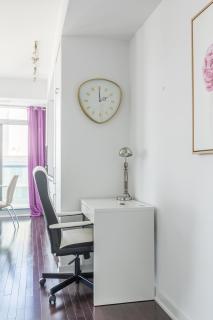 50 Floor 1 Bedroom Condo in the Heart of Downtown Toronto - Toronto - 2