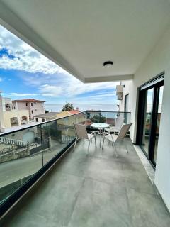 Sea & Stone Edge Suites - 8