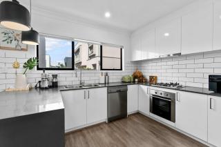 Steps to the Beach Cafes moderm stylish 3BR - 4