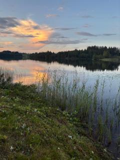 Torpidyll nära sjö - 1