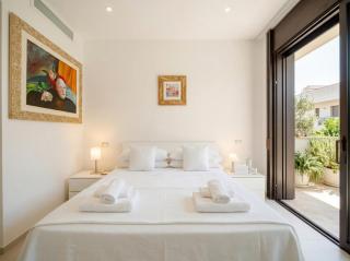 Elena's Garden Luxury Apartment - 9