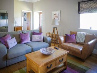 Chic Clock Tower with Gardens Close to Beaches - 8