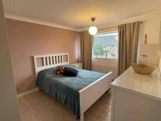 House - Sleeps 6 - Private Garden & Parking - 3