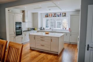 Charming St Davids Cottage with Cathedral Views - 9