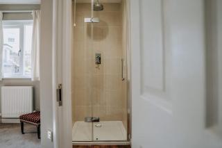 Charming St Davids Cottage with Cathedral Views - 3