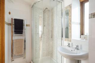 Peaceful cottage with hot tub & ground floor suite - 4