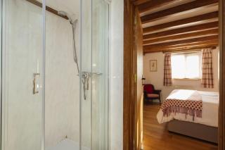 Peaceful cottage with hot tub & ground floor suite - 2