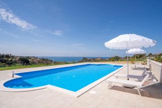 Villa Adele - Family Apartments with panoramic pool - 0