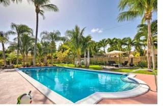 Tropical 7BR Mini-Resort w/ Pool - Near Beach - 6