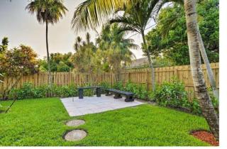 Tropical 7BR Mini-Resort w/ Pool - Near Beach - 2