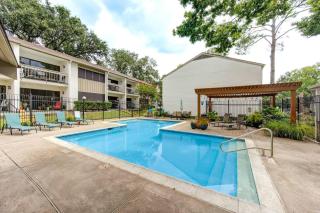 Lakefront Action Paddle Pickle Pool Sunset - 8