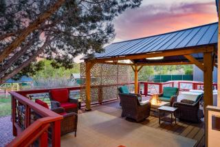 Private Indoor Pickleball Court & Red Rock Views - 4